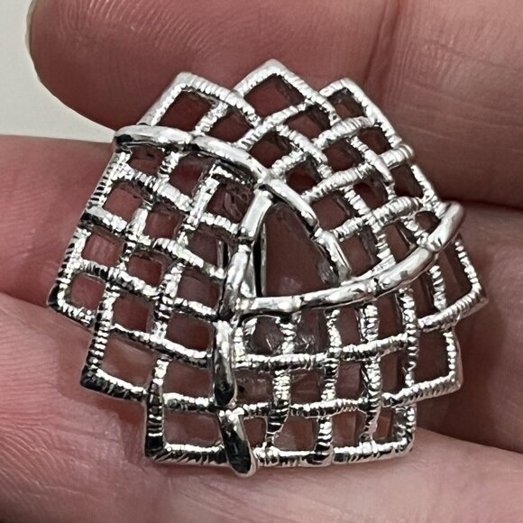 Vintage 1973 Sarah Coventry Silver Mesh Trellis Clip On Earrings - Picture 4 of 12
